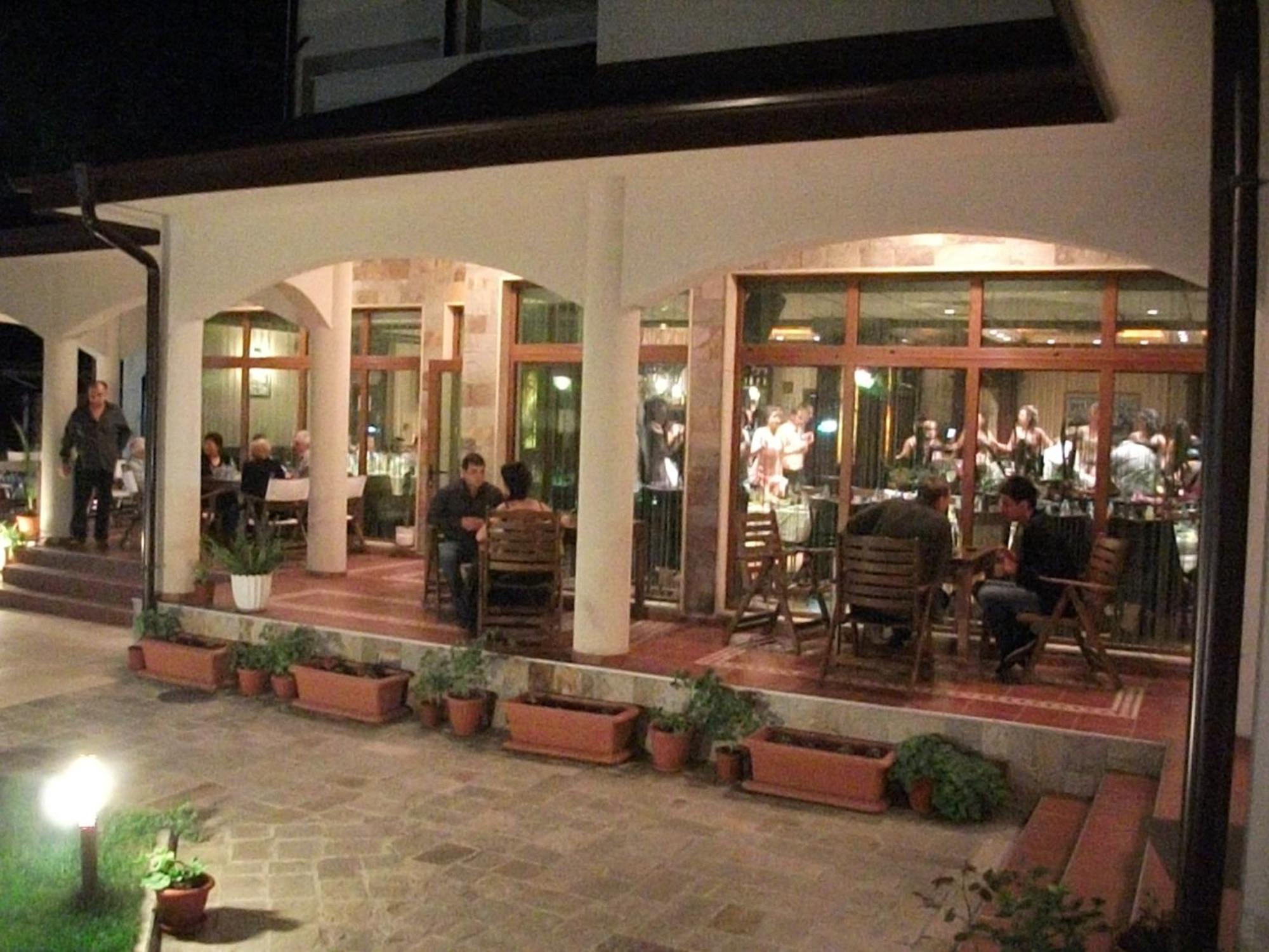 Hotel Park Karnobat 외부 사진